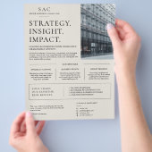 Moderne neutrale beige professionele consultant flyer (Hand)