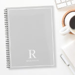 Moderne Neutrale Grijze Familienaam Planner<br><div class="desc">Op maat ontworpen planner notitieboek met klassieke moderne familienaam monogram ontwerp op neutrale aardse kleur achtergrond.</div>