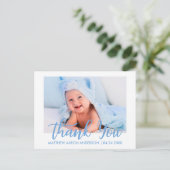 Moderne Nieuwe Baby Boy Bedankt Blauw Aankondigingskaart (Staand voorkant)