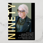 Moderne NINETY Foto 90th Birthday Party Invitation Folie Uitnodiging<br><div class="desc">Voeg een beetje luxe toe aan dit populaire ontwerp door gouden folie belettering toe te voegen. Modern 90th Birthday Invitation - Design beschikt over een zwarte achtergrond die kan worden veranderd in elke kleur, een portretfoto, de tekst 'NINETY' in echt gouden folie lettertype en een elegante sjabloon voor verjaardagsfeestjes die...</div>