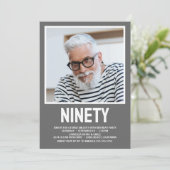 Moderne NINETY Foto 90th Birthday Party Invitation Kaart (Staand voorkant)
