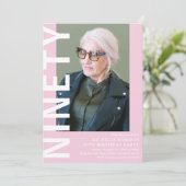 Moderne NINETY Foto 90th Birthday Party Invitation Kaart (Staand voorkant)