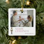 Moderne Notenkraker Vrolijke Kerstmis Foto Typogra Keramisch Ornament<br><div class="desc">Leg de vreugde en warmte van Kerstmis vast met onze Modern Notenkraker Merry Christmas Photo Typography Keramisch Ornament. Dit feestelijke ornament is de perfecte manier om dit jaar een echt gepersonaliseerde touch te geven aan uw vakantiedecoratie. Het felrode lettertype onderscheidt zich van een unieke waterverf notenkraker, terwijl een charmante reeks...</div>