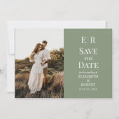Moderne olijf monogram foto save the date kaart (Voorkant)