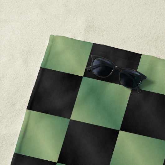 Moderne Olijfgroen Zwarte Gradiënt Geruit Strandlaken (In situ)