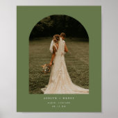 Moderne olijfgroene trouwkoppel foto-boog poster (Voorkant)