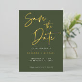 Moderne Olive Green Calligraphy Script Wedding Folie Uitnodiging (Staand Voorkant)