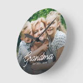 Moderne Oma Opgerichte Script Foto Ronde Klok (Hoek)