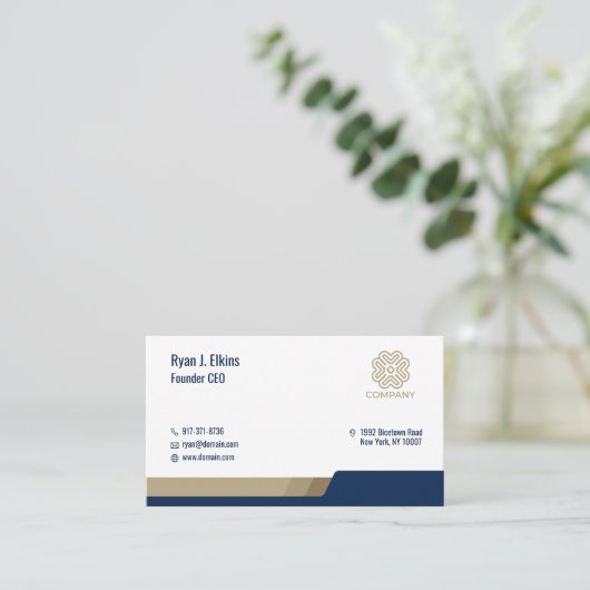 Moderne ondernemer, CEO & oprichter Visitekaartje (Staand voorkant)