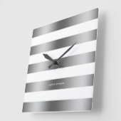 Moderne ontwerp zilveren strepen over witte achter vierkante klok (Hoek)