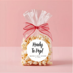 Moderne op maat gemaakte baby shower zwarte tekst ronde sticker