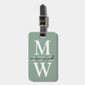 Moderne op maat gemaakte saliegroene monogramnaam bagagelabel (Voorkant verticaal)