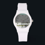 Moderne opmaak met geordende letters horloge<br><div class="desc">Geassembleerde brieven stuiteren rond dit moderne schilderij,  terwijl ze opdagen en tegelijkertijd mengen. Een leuke manier om je kinderen hun alfabet te leren!</div>