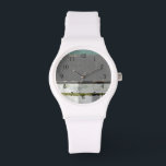 Moderne opmaak met geordende letters horloge<br><div class="desc">Geassembleerde brieven stuiteren rond dit moderne schilderij,  terwijl ze opdagen en tegelijkertijd mengen. Een leuke manier om je kinderen hun alfabet te leren!</div>