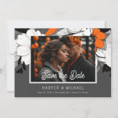 Moderne oranje bloementrouwfoto bewaart de datum kaart (Voorkant)