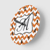 Moderne Oranje Chevron Monogram Initialen wandklok (Hoek)