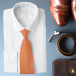 Moderne Oranje Geometrische Patroon Stropdas<br><div class="desc">De moderne Oranje geometrische patroonpatroon heeft een stijlvol en stijlvol,  modern oranje geometrisch Stropdas. Perfect voor bruiloften,  bruidsjonkers,  Vaderdag,  verjaardagscadeau voor papa of opa en meer. Ontworpen door ©Evco Studio www.zazzle.com/store/evcostudio</div>