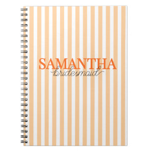 Moderne Oranje Gestreepte Script Bruidsmeisje Naam Notitieboek