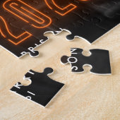 Moderne Oranje Neon Klasse van 2025 Afstuderen Fot Legpuzzel (Zijkant)