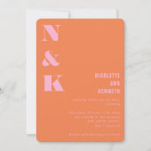 Moderne Oranje Roze Monogram Initiaal Huwelijk  Kaart (Voorkant)