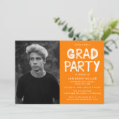 Moderne Oranje Spray Paint Photo Graduation Party Kaart (Staand voorkant)