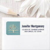 Moderne Oranje vogels in een grote - boomillustrat Etiket (Insitu)