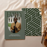 Moderne ovale foto & handtekening 40e verjaardag kaart<br><div class="desc">Moderne stijlvolle 40e verjaardag uitnodiging. Design beschikt over een ovale foto van het verjaardagsmeisje/jongetje, het elegante opschrift 'FORTY' met de persoonsnaam in handschrift over de bovenkant en een eenvoudige sjabloon van het verjaardagsfeestje die gemakkelijk aan te passen is met uw eigen gegevens. De kleuren kunnen ook aangepast worden aan uw...</div>