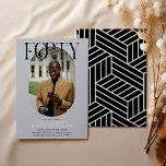 Moderne ovale foto & handtekening 40e verjaardag kaart<br><div class="desc">Moderne stijlvolle 40e verjaardag uitnodiging. Design beschikt over een ovale foto van het verjaardagsmeisje/jongetje, het elegante opschrift 'FORTY' met de persoonsnaam in handschrift over de bovenkant en een eenvoudige sjabloon van het verjaardagsfeestje die gemakkelijk aan te passen is met uw eigen gegevens. De kleuren kunnen ook aangepast worden aan uw...</div>