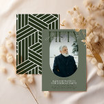 Moderne ovale foto & handtekening 50e verjaardag kaart<br><div class="desc">Moderne stijlvolle 50e verjaardag uitnodiging. Design beschikt over een ovale foto van het verjaardagsmeisje/jongetje, het elegante opschrift 'FIFTY' met de persoonsnaam in handschrift over de bovenkant en een eenvoudige sjabloon van het verjaardagsfeestje die gemakkelijk aan te passen is met uw eigen gegevens. De kleuren kunnen ook aangepast worden aan uw...</div>