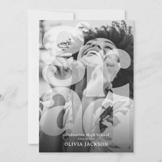 Moderne Overlay Lettering AFSTUDEERDER Foto Afstud Aankondiging (Voorkant)