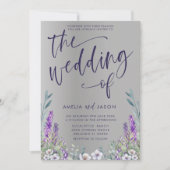 Moderne Paarse Bloem- en Zilveren Metallic Bruilof Kaart (Voorkant)