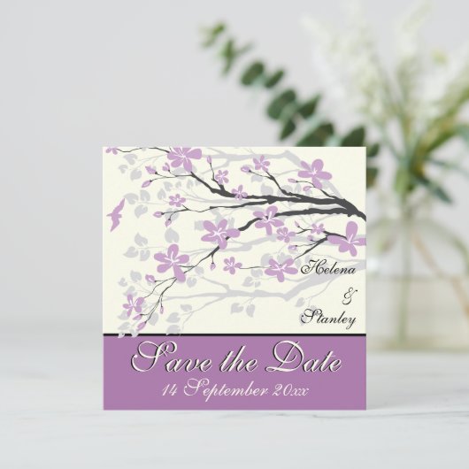 Moderne paarse bloemen bruiloft Save the Date (Staand voorkant)