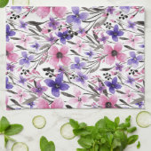 Moderne Paarse bloementeelt in roze Waterverf Theedoek (Gevouwen)