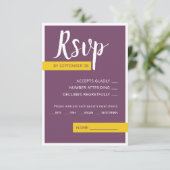 Moderne paarse bruiloft met een minimum RSVP kaartje (Staand voorkant)