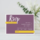 Moderne paarse bruiloft met een minimum RSVP kaartje (Staand voorkant)