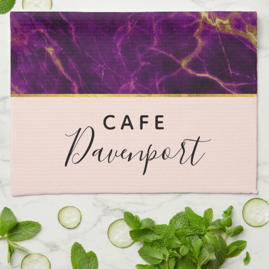 Moderne Paarse en gouden Abstracte marmer Theedoek (Gevouwen)