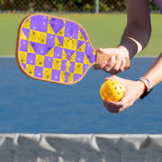 Moderne paarse en gouden klankbordflorale patronen pickleball paddle