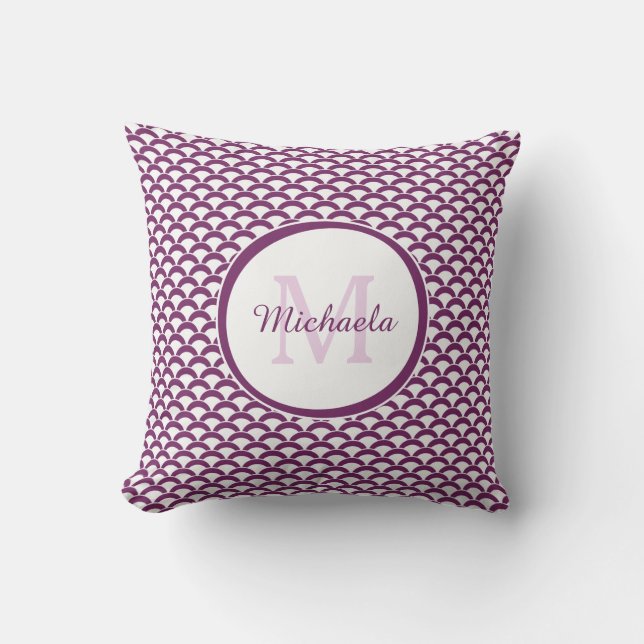 Moderne paarse en witte Scallops Monogram en naam Kussen (Voorkant)
