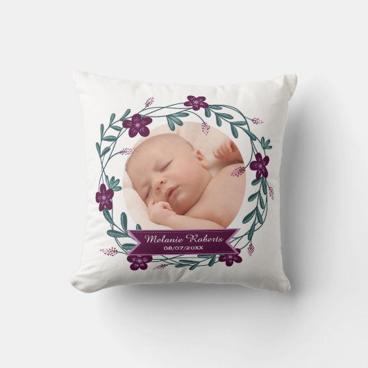 Moderne Paarse Floral Wreath Baby Foto Keepomwille Kussen (Voorkant)
