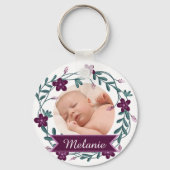 Moderne Paarse Floral Wreath Baby Foto Keepomwille Sleutelhanger (Voorkant)