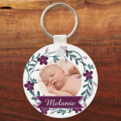 Moderne Paarse Floral Wreath Baby Foto Keepomwille Sleutelhanger (Voorkant)
