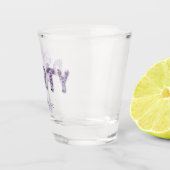 Moderne Paarse Glitter Monogram Birthday Party Shot Glas (Rechts)