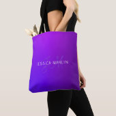 Moderne Paarse Gradiënt Naam & Monogram Tote Bag (Dichtbij)
