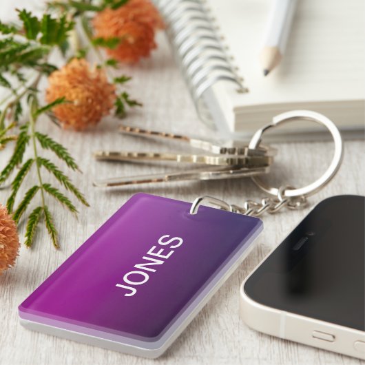 Moderne Paarse gradiënt Ombre & bewerkbare witte t Sleutelhanger (Voorkant Rechts)