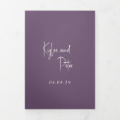 Moderne paarse handgeschreven script elegante trou drieluik uitnodiging (Cover)