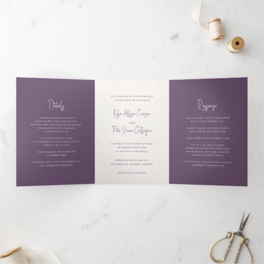 Moderne paarse handgeschreven script elegante trou drieluik uitnodiging (Binnen)