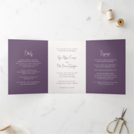 Moderne paarse handgeschreven script elegante trou drieluik uitnodiging