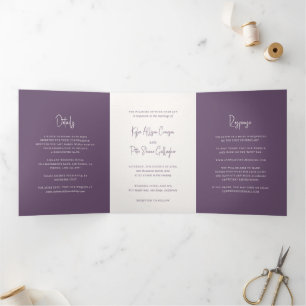 Moderne paarse handgeschreven script elegante trou drieluik uitnodiging
