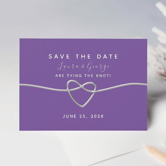 Moderne Paarse Huwelijksaankondiging Bewaren van d Save The Date