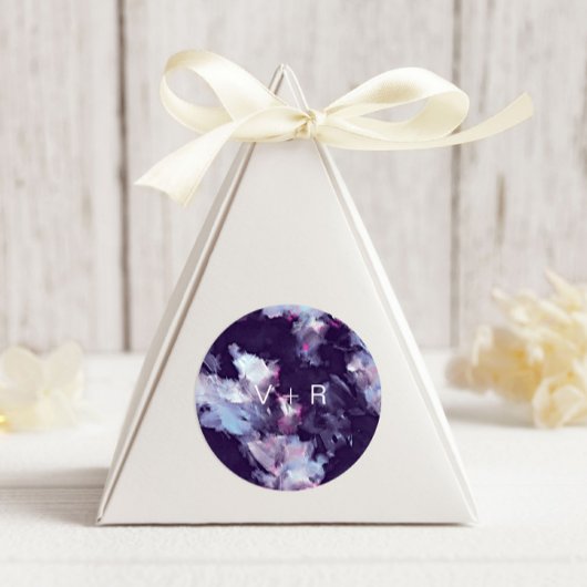 Moderne Paarse penseelstreken Monogram bruiloft Ronde Sticker